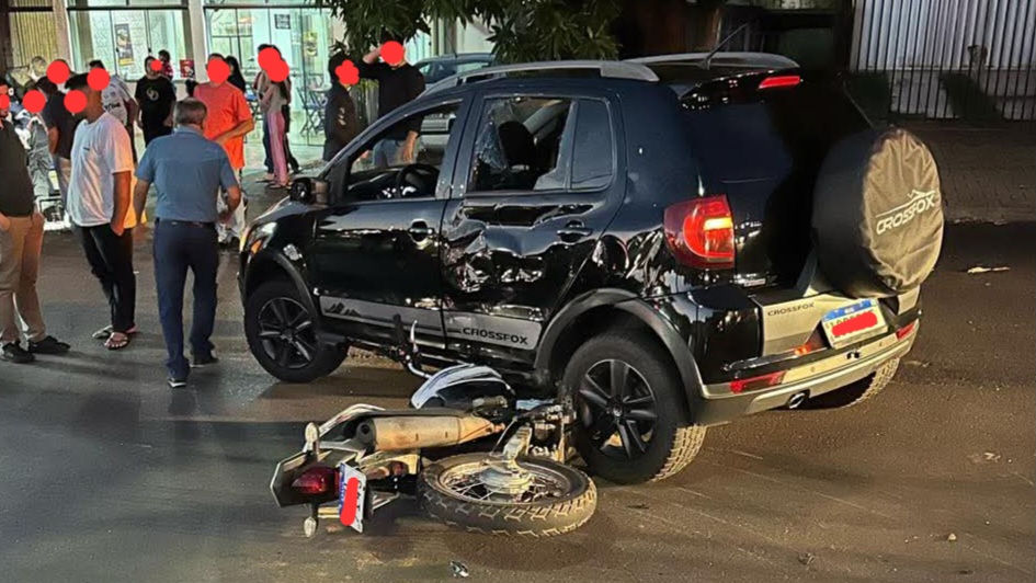 Acidente entre carro e moto em Coronel Vivida