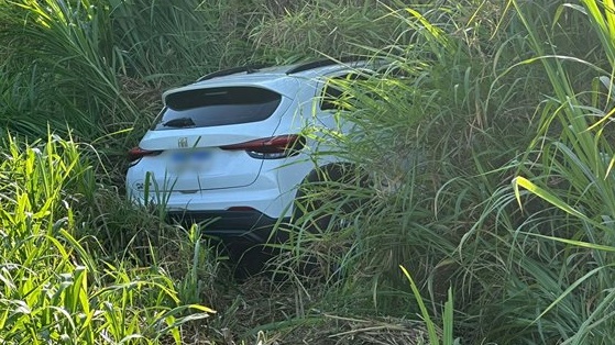 Mulher fica ferida em saída de pista na PR-566