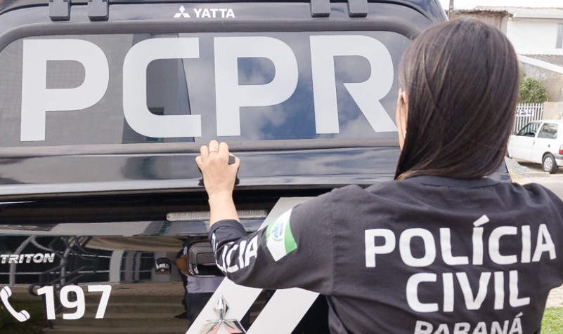 Mãe e padrasto são presos após morte de criança de 2 anos 