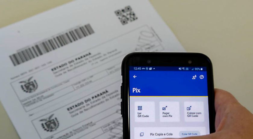 Contribuinte paranaense pode pagar o IPVA por meio de pix em 800 instituições financeiras