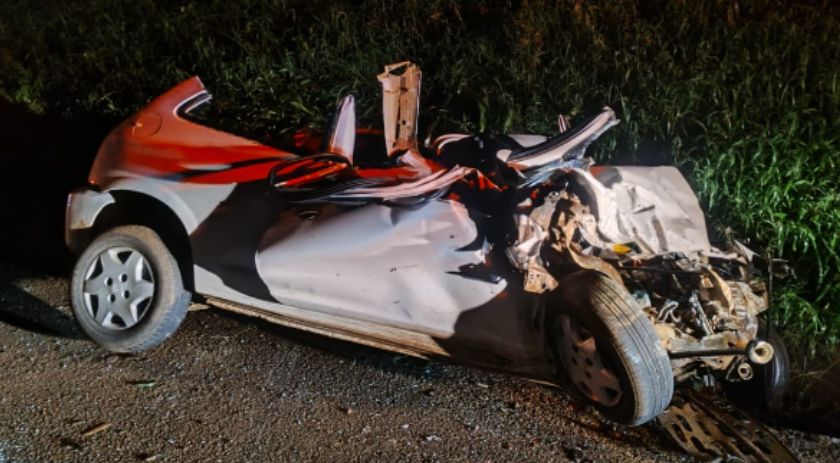 Grave acidente na PR-483 em Francisco Beltrão deixa condutor enclausurado em veículo
