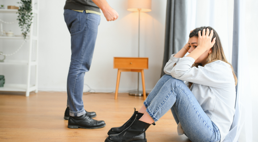 Homem é preso por ameaçar companheira e filhos