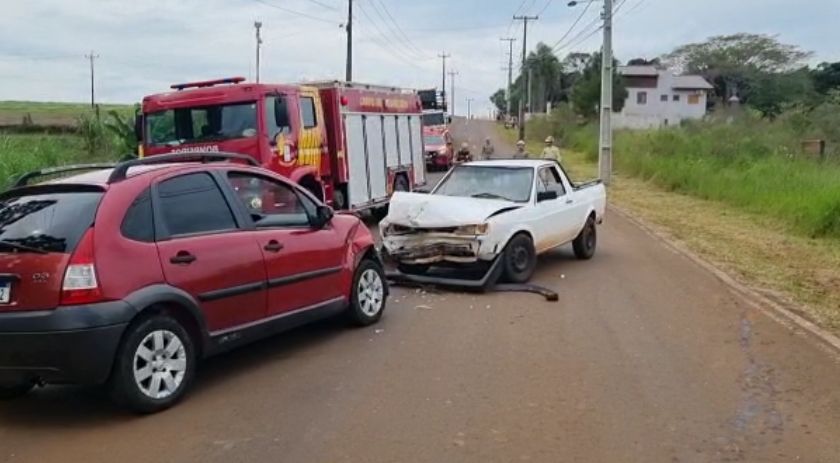 Quatro pessoas ficam feridas em acidente no bairro Novo Mundo
