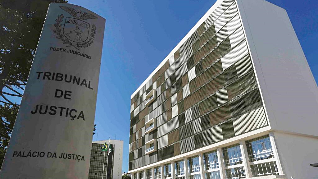 Justiça suspende edital de programa que terceiriza gestão de colégios estaduais no Paraná