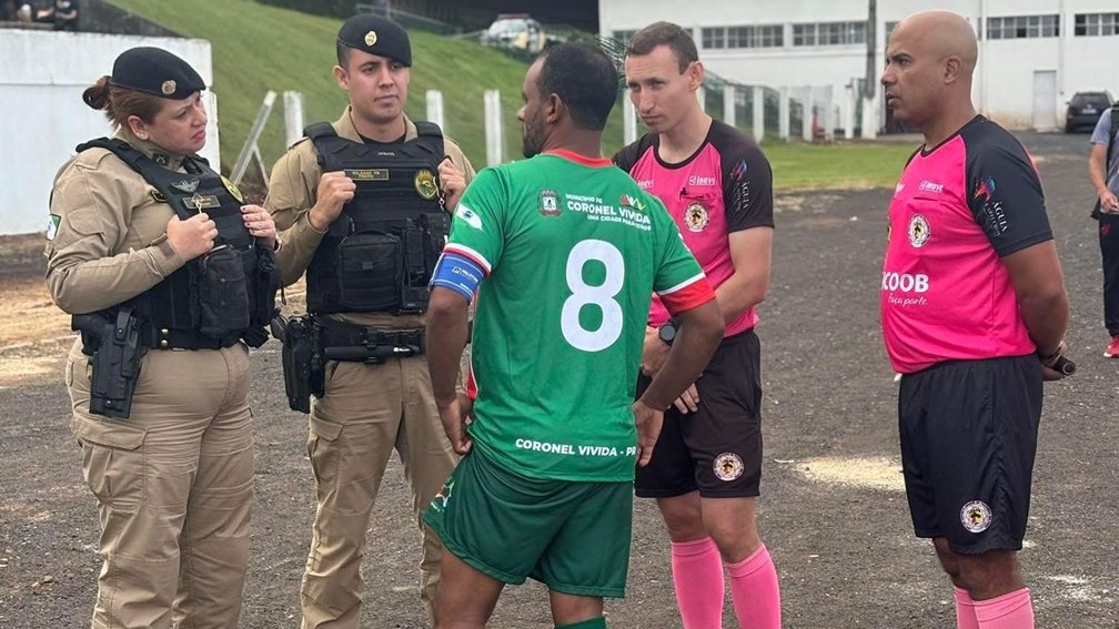 Jogador sofre injúria racial durante partida da Copa Sudoeste e equipe abandona o jogo em protesto