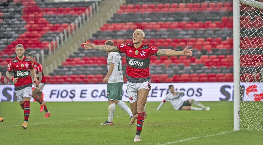 Com gol de Pedro, Flamengo vence o Palmeiras na estreia do Brasileirão 2021