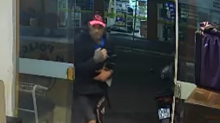 Polícia Civil do Paraná divulga imagem de homem suspeito de roubo registrado no mês de outubro