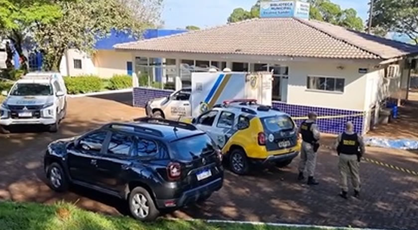 Mulher de 26 anos é morta a tiros em praça