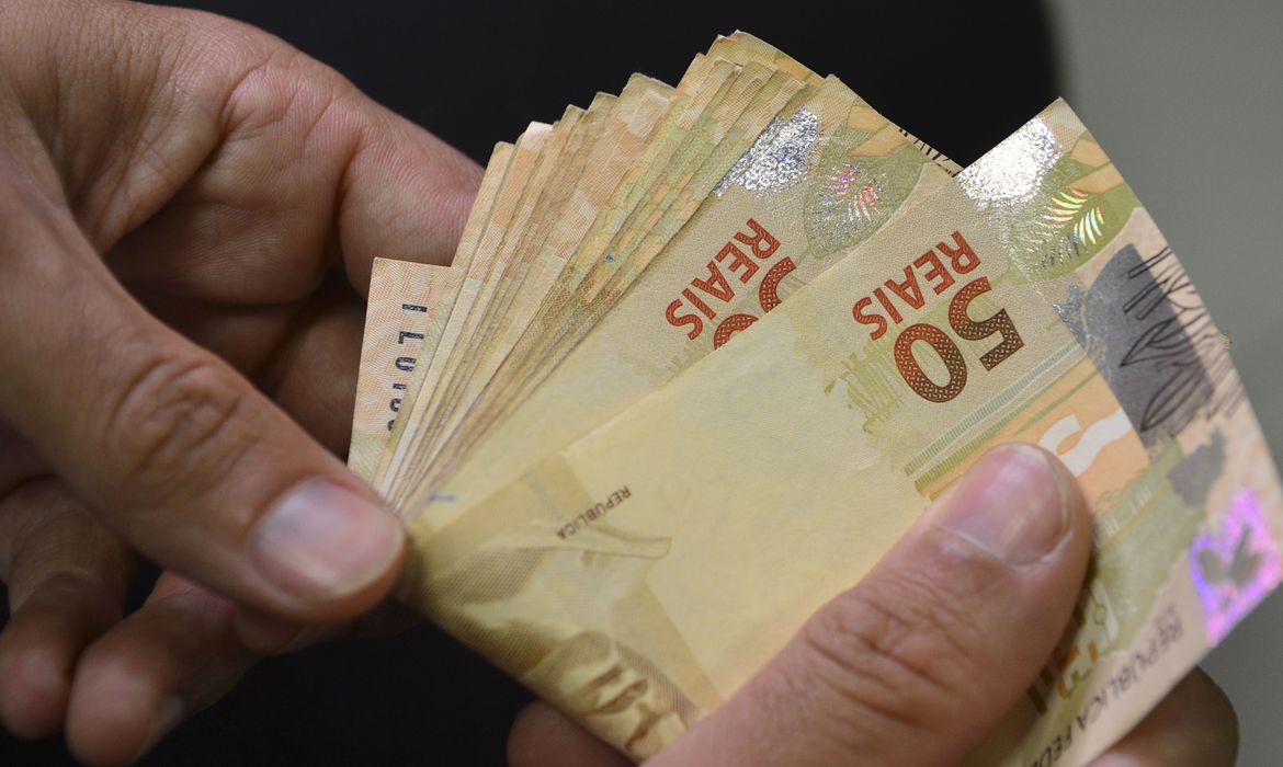 Auxílio Brasil é liberado para beneficiários com NIS final 4