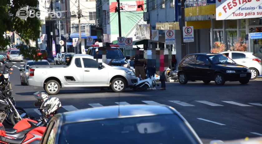 Acidente de trânsito é registrado no cruzamento da Av. Porto Alegre com a Av. Júlio de Assis