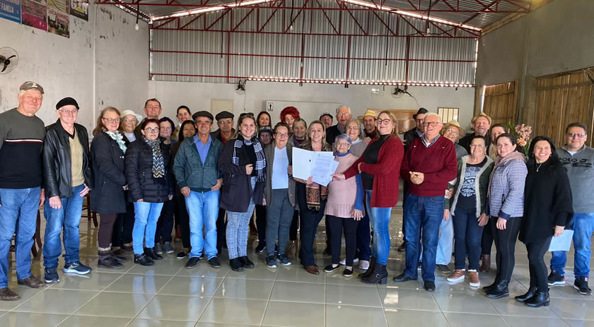 Prefeita assina ordem para a revitalização do Centro de Convivência dos Idosos