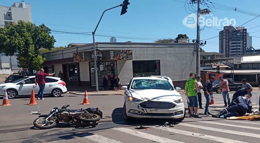 Grave acidente deixa motociclista ferido no centro