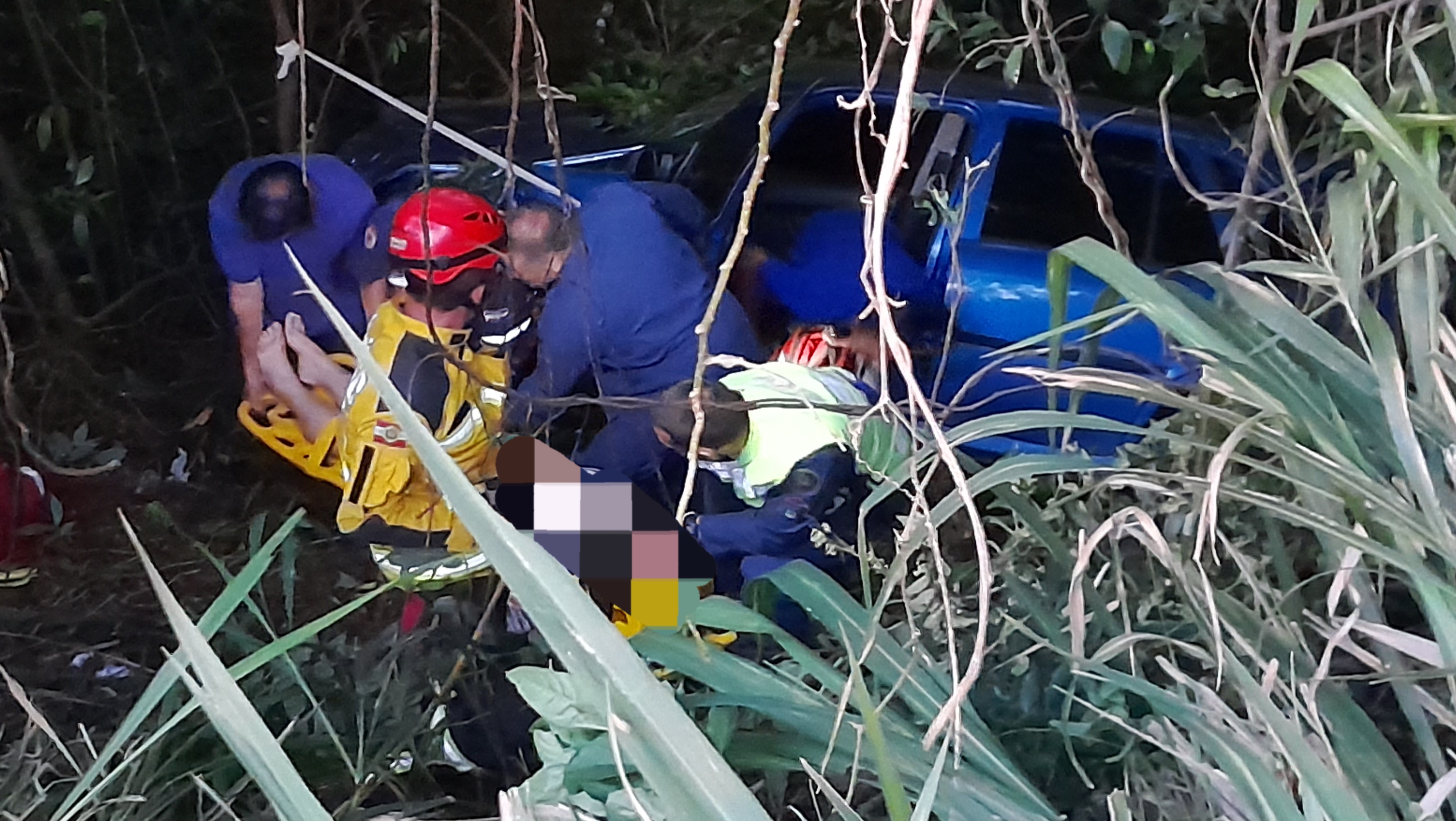 Mulher fica ferida após se envolver em acidente de trânsito na Serra do BNH