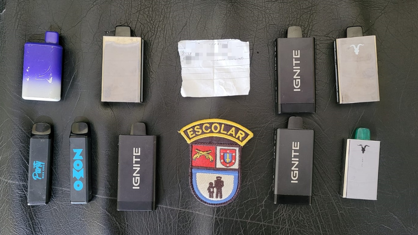 Alunos são flagados com vapers em escola de Enéas Marques