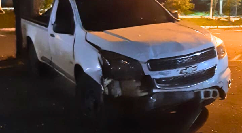 Homem é preso após ameaçar mulher, fugir da PM e colidir durante perseguição