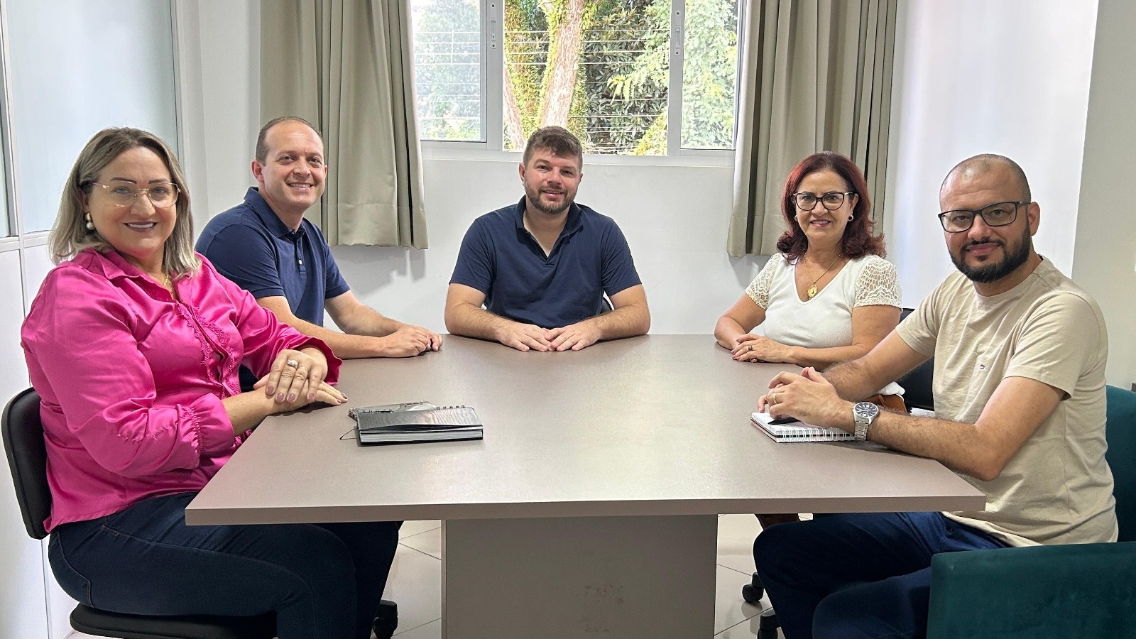 Educação é tema de encontro entre vereadores e a secretária municipal da pasta