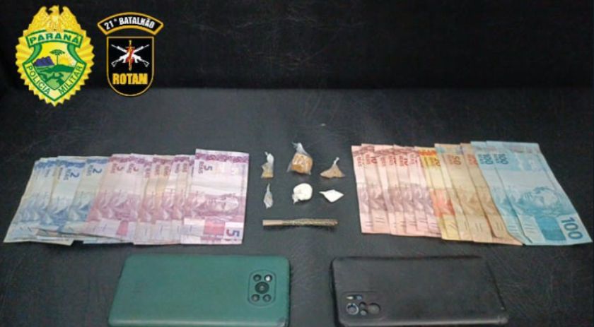 Homens com tornozeleira eletrônica são presos por tráfico de drogas