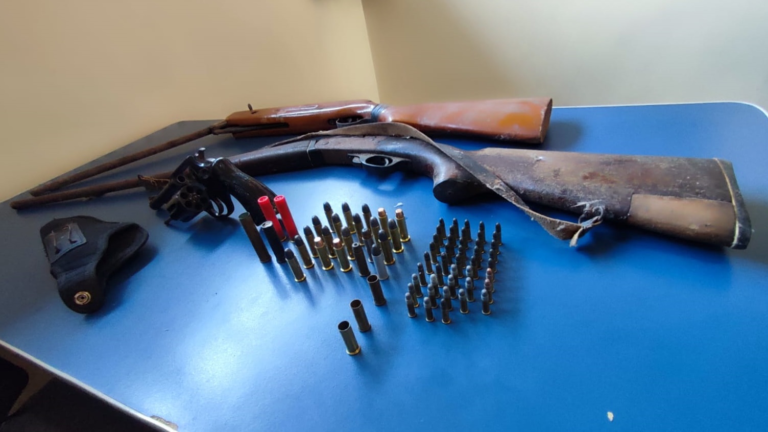 Homem é Preso em Enéas Marques Após Disparo de Arma de Fogo e Apreensão de Arsenais
