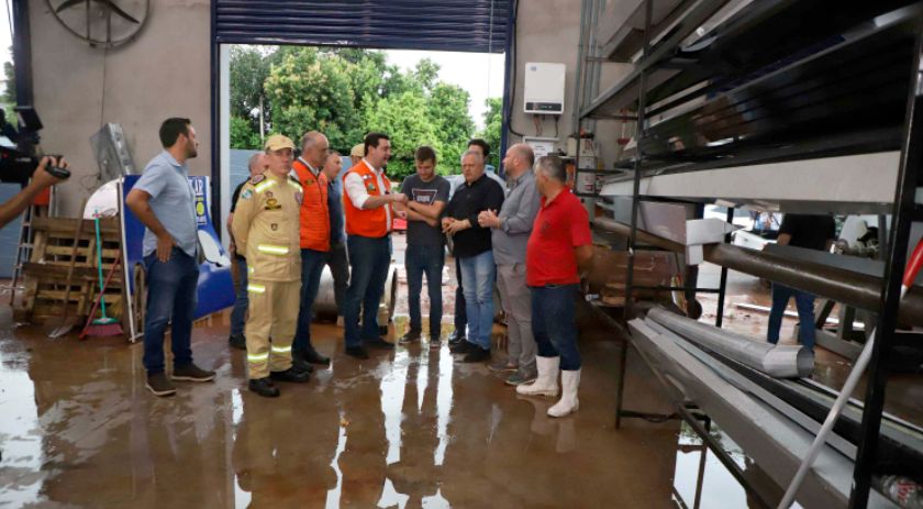 Governador acompanha atendimento à população de Dois Vizinhos e reforça apoio a municípios