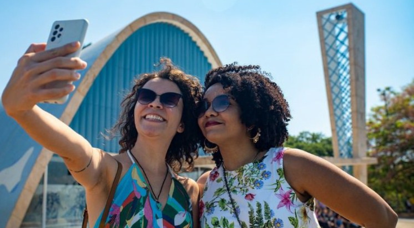 Brasil bate recorde e recebe mais de 7 milhões de turistas estrangeiros no ano