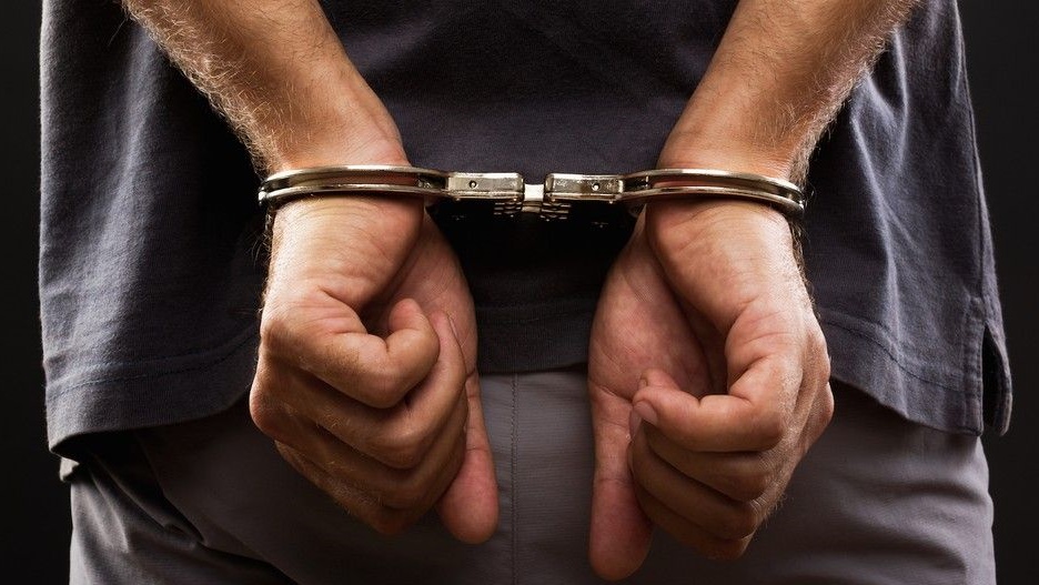 Professor de escola que abusou de crianças, filmou e postou na deep web é condenado a 41 anos de prisão