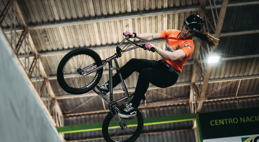 Cresol Base reúne estrelas do BMX na etapa de estreia em Maringá