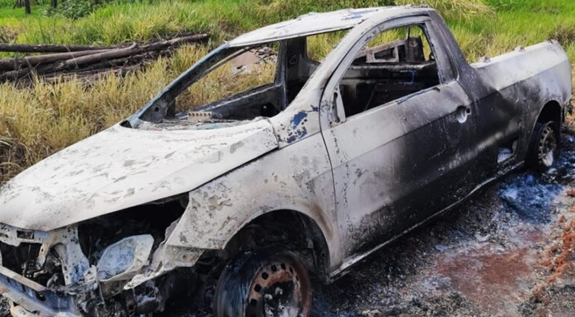 Veículo furtado é encontrado incendiado