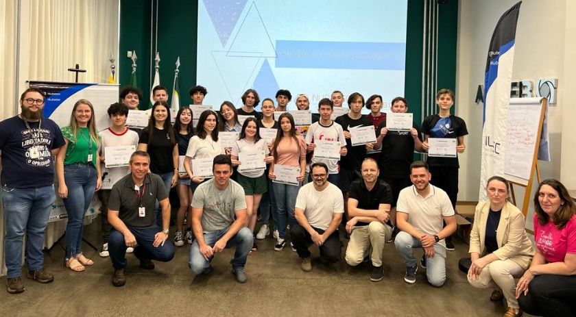 Programa de qualificação de jovens em tecnologia é referência estadual