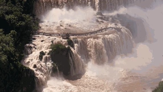 Cataratas do Iguaçu têm semana de cheia acima da média