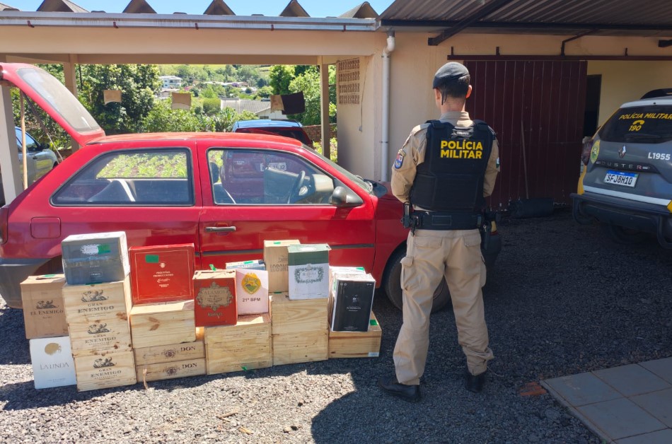 Polícia Militar apreende 116 garrafas de vinho de origem estrangeira 