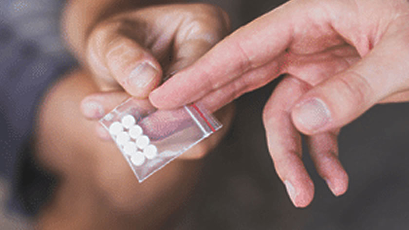 Filho exige dinheiro para drogas e ameaça matar pais no interior