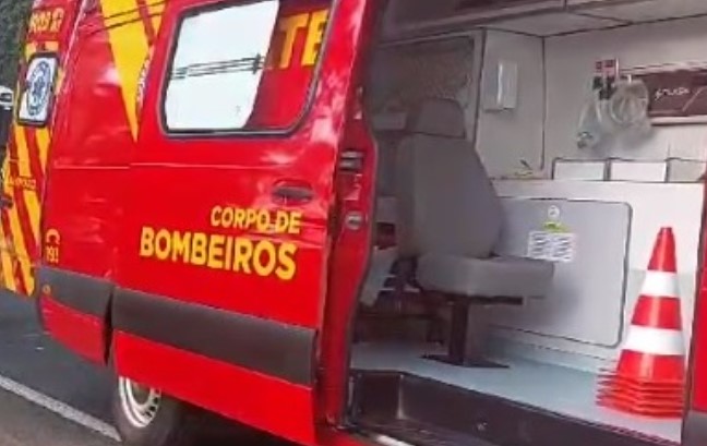 Colisão envolve carro e caminhonete na PR-281