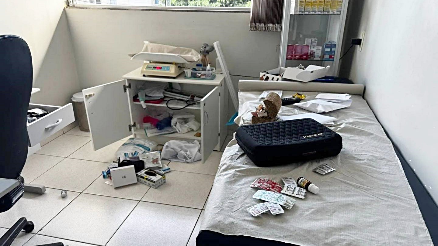 Homem causa destruição e furto na Unidade Básica de Saúde em Ampére