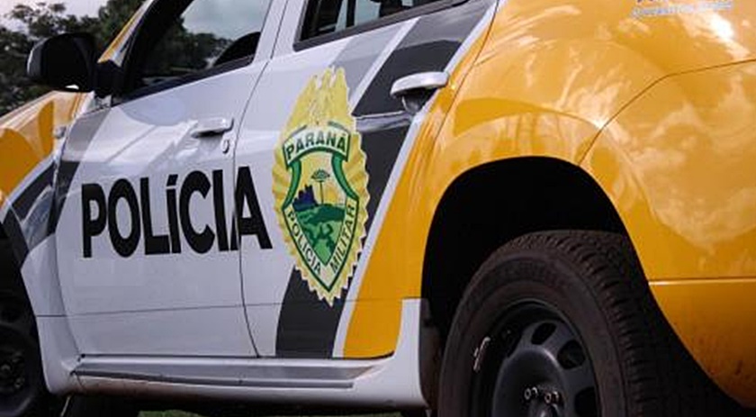 Filho amarra pai em poste após ele tentar agredir a mãe com foice