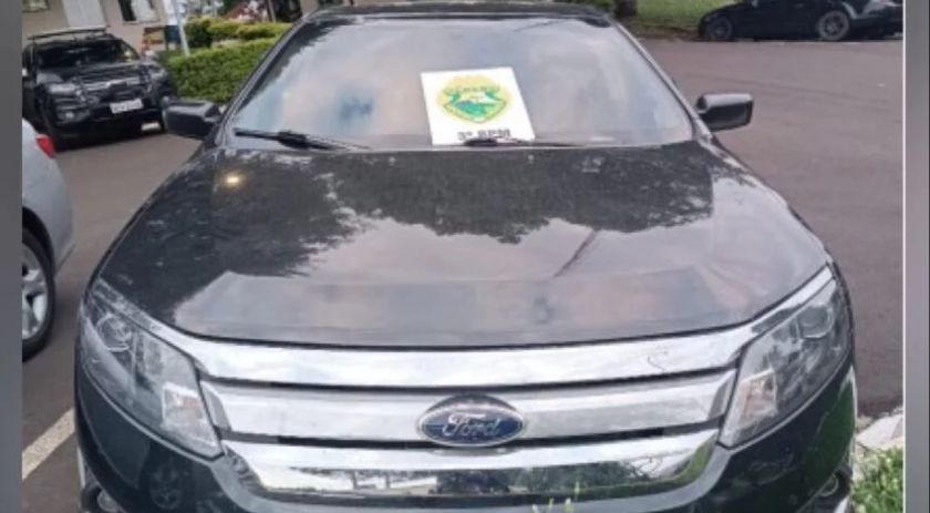 Homem furta o veículo da convivente e acaba detido pela Polícia Militar