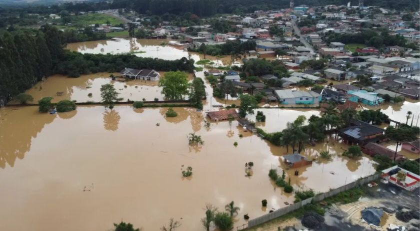 Sobe para 105 mil número de pessoas atingidas por temporais no Paraná em seis dias, diz Defesa Civil