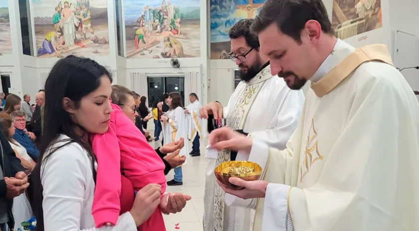 Em Marmeleiro, padre Silvonei é acolhido pela comunidade