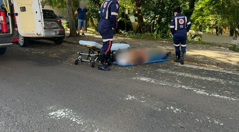 Acidente entre moto e carro na Rua Curitiba