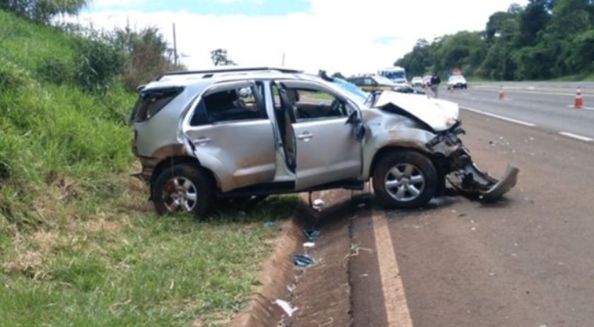 Três pessoas morrem em grave acidente na BR 277