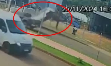 Vídeo mostra carro capotando ‘sozinho’ no Paraná; veja o que aconteceu
