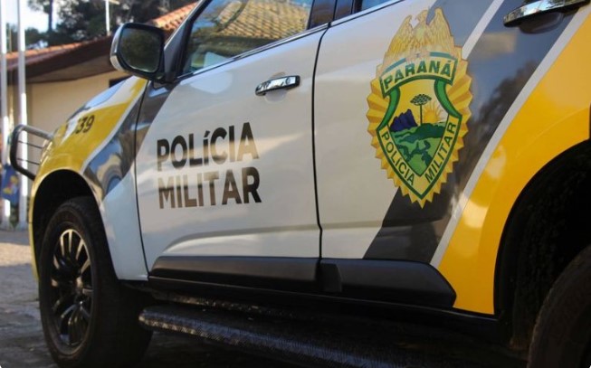 Após fugir de abordagem, homem capota veículo com cigarros e maconha