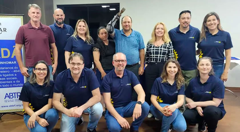 Agricultor recebe prótese para mão