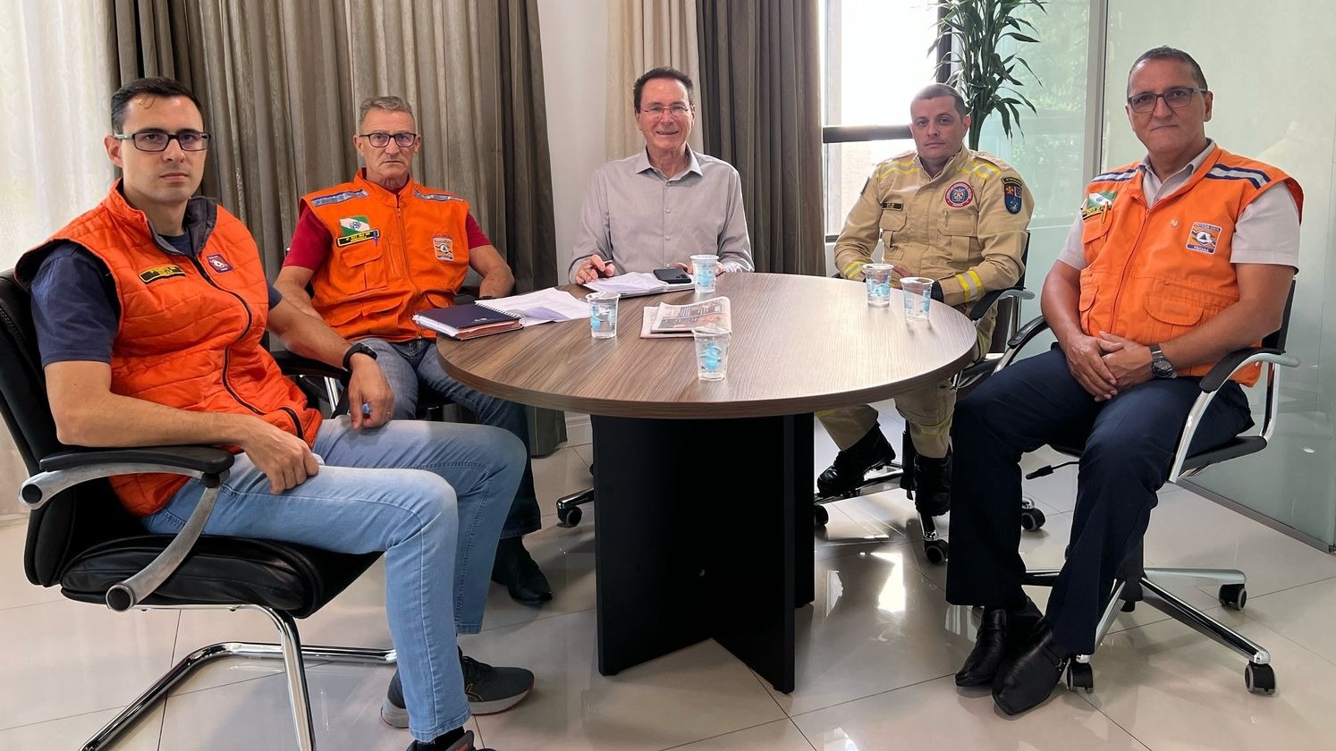 Pedron se reúne com autoridades da Defesa Civil para discutir ações de prevenção e mitigação de riscos no município