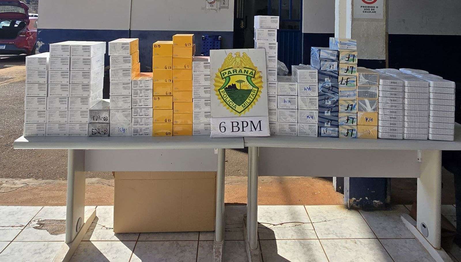 Polícia apreende 102 celulares contrabandeados em abordagem na BR-277