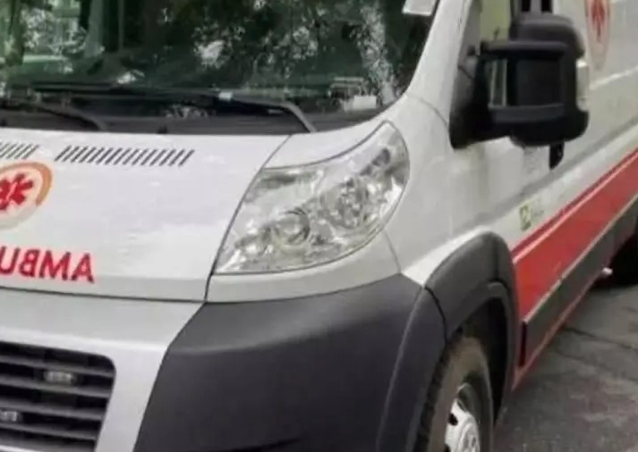 Mulher é atropelada por trator desgovernado ao tentar proteger filho