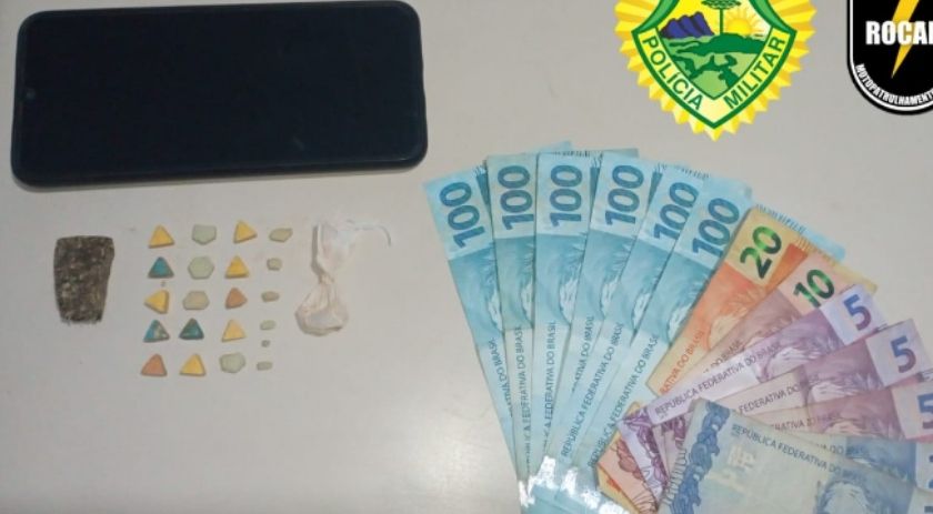 Durante abordagem na Av. Natalino Faust PM apreende drogas