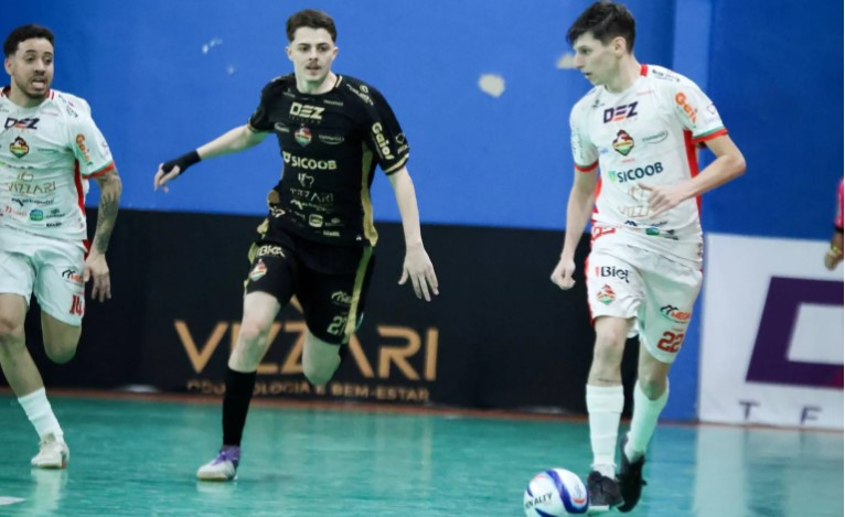 Paraná jogou a semifinal da Prata com uniforme do Galo