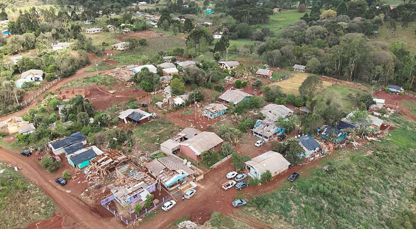 Simepar confirma tornado em Santa Maria do Oeste e rajadas de vento recordes pelo Estado