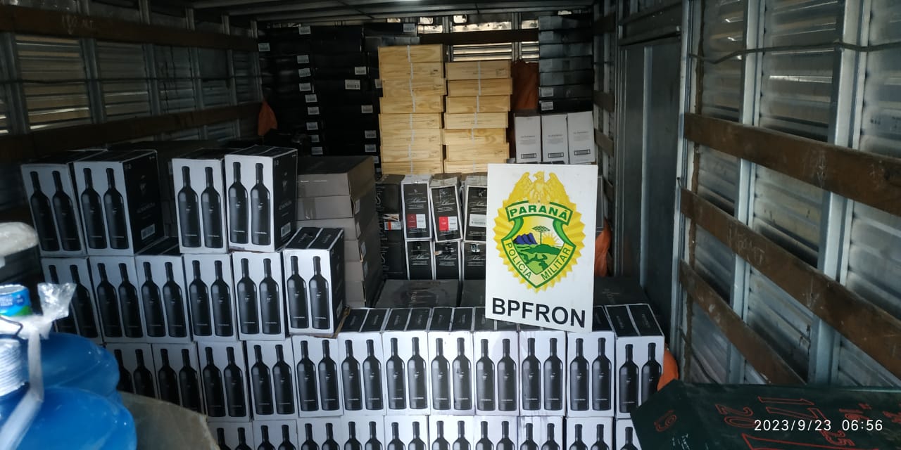 BPFRON apreende caminhão carregado com bebidas estrangeiras em Barracão-PR
