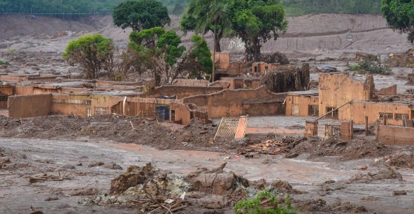 Desastre de Mariana completa 10 anos e moradores ainda buscam justiça